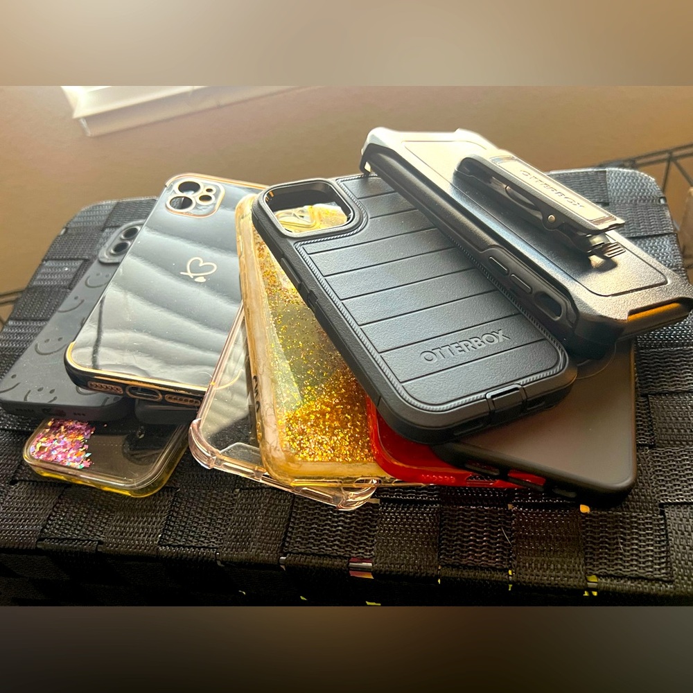 Variety of cell phone cases Android and Iphone